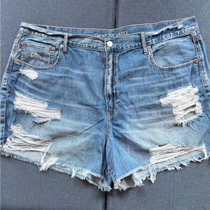 American Eagle 90’s Boyfriend Denim Short - Heavy Distressing | Size 22